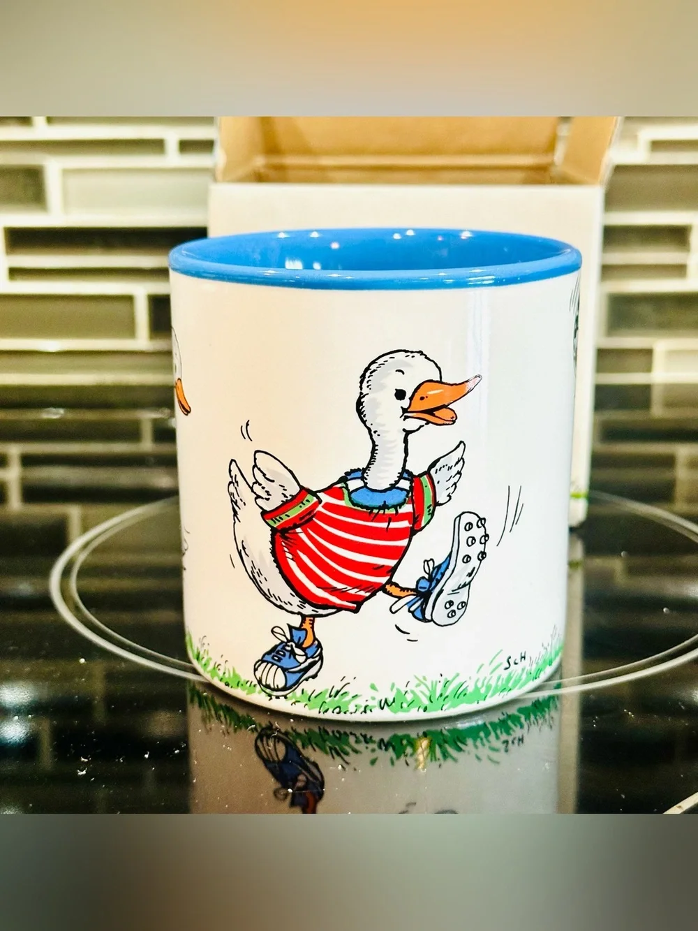 VTG Ceramic Goose/Duck Soccer Player 12oz Coffee Mug original Box Japan